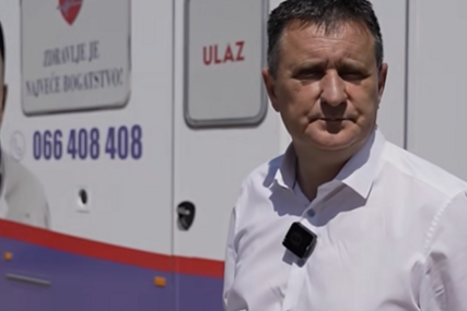 (VIDEO, FOTO) Ne odmara ni subotom: Pogledajte gdje Vlado Đajić danas PREGLEDA PACIJENTE i na šta upozorava građane Srpske