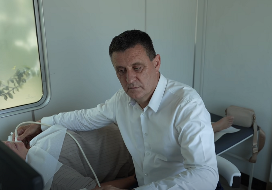 (VIDEO) Pokretna ambulanta krenula iz Banjaluke: Đajić otkrio šta je pronađeno kod prvog pacijenta