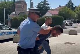 (VIDEO) Osumnjičen za TEŠKO UBISTVO: Željko Vujović koji je automobilom udarao ljude na konjičkim trkama SPROVEDEN u OJT Trebinje