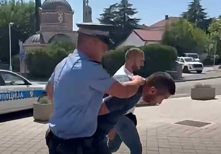 (VIDEO) Osumnjičen za TEŠKO UBISTVO: Željko Vujović koji je automobilom udarao ljude na konjičkim trkama SPROVEDEN u OJT Trebinje