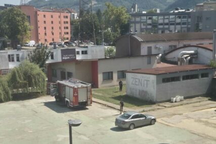 (FOTO) Eksplozija u tržnom centru u Banjaluci: Vatrogasci na licu mjesta
