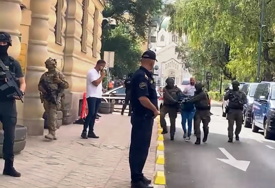 (VIDEO) Uhapšeni u akciji Ketering: Admir Arnautović Šmrk i još 9 osumnjičenih predati Tužilaštvu KS
