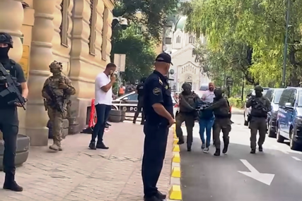 (VIDEO) Uhapšeni u akciji Ketering: Admir Arnautović Šmrk i još 9 osumnjičenih predati Tužilaštvu KS