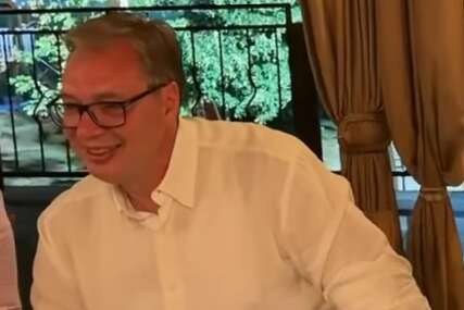 (VIDEO) „Idem preko zemlje Srbije“ Vučić objavio snimak iz kafane, mikrofona se uhvatila i ministarka Đedović