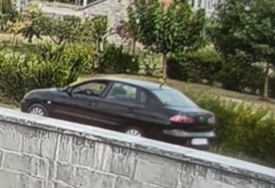 AKO VIDITE OVAJ AUTOMOBIL, ZOVITE POLICIJU Trostruki ubica u bjekstvu, policija šalje apel građanima