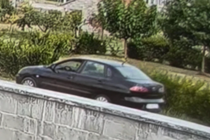AKO VIDITE OVAJ AUTOMOBIL, ZOVITE POLICIJU Trostruki ubica u bjekstvu, policija šalje apel građanima