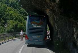 Usporen saobraćaj: Autobus zapeo u kanjonu kod Banjaluke