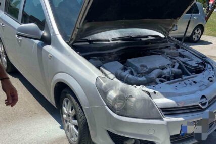 (FOTO) Banjalučki vatrogasci ne miruju: Gasili požar na automobilu, gorjela livada i nisko rastinje