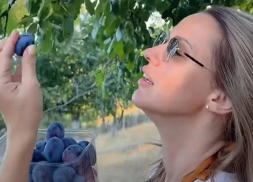 "Ukusi koje želim da pamte" Snajka pokojnog Marinka Rokvića otišla na selo, djeca joj muzu krave, pa beru voće i povrće