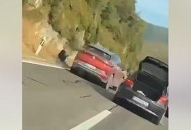 (VIDEO) Za dlaku izbjegnuta tragedija: Nevjerovatna scena zabilježena u Hrvatskoj