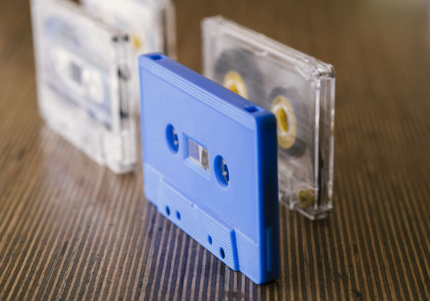 NOSTALGIJA UZIMA MAHA Banjalučani masovno kupuju CD-ove, za kasetama potražnja ogromna