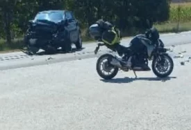 TEŠKA NESREĆA KOD DOBOJA Motociklista poginuo na licu mjesta, dijelovi vozila rasuti po putu
