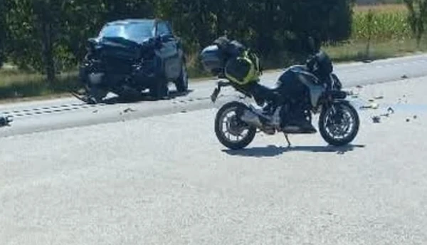 TEŠKA NESREĆA KOD DOBOJA Motociklista poginuo na licu mjesta, dijelovi vozila rasuti po putu
