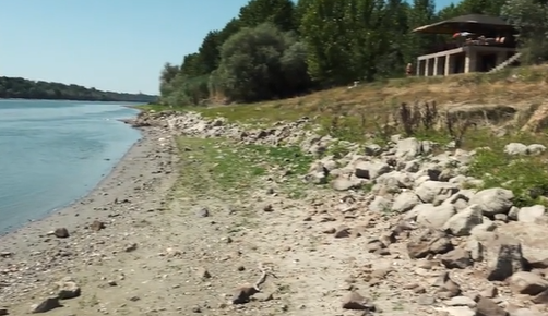 "Vodostaj Dunava nikada nije bio ovako nizak" Vukovarska ada se spojila sa obalom Srbije, granica „nestala“ pod nogama