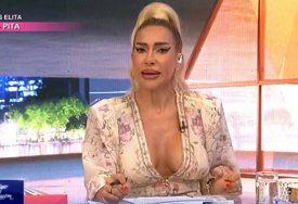 PUCA OD SEKSEPILA Jovana Jeremić se vratila na televiziju, pa pokazala nove grudi u cvjetnoj haljini
