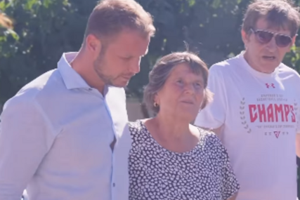 (VIDEO) "Niko mi nije donio ni jednu ružu za 8. mart" Draško Stanivuković posjetio majku poginulog borca, ovo su detalji dirljivog susreta