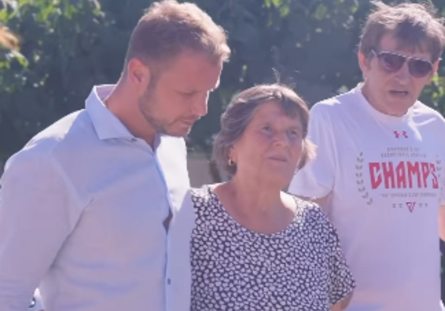 (VIDEO) "Niko mi nije donio ni jednu ružu za 8. mart" Draško Stanivuković posjetio majku poginulog borca, ovo su detalji dirljivog susreta