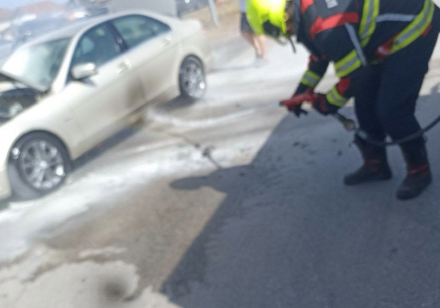 (FOTO) Vatrogasci imali pune ruke posla: Juče u Banjaluci gorjela dva automobila