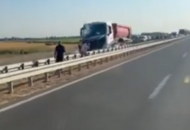 (VIDEO) POGINULA DVA RADNIKA Prvi snimci stravične saobraćajke kod Loznice, uviđaj u toku