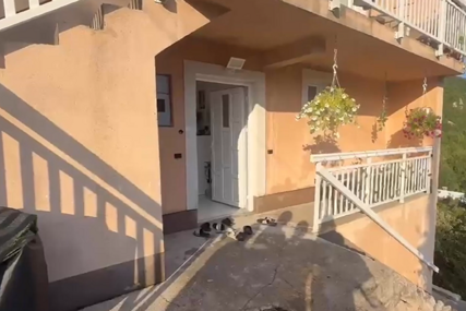 (VIDEO) Zabio zetu NOŽ U SRCE: Ovo je kuća ispred koje se desilo stravično ubistvo u Sarajevu