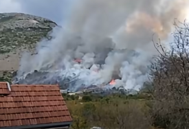 (VIDEO) Gori nisko rastinje: Požar u Trebinju, na terenu vatrogasci