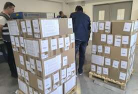 Pravo glasa ima 48.000 birača: Počela distribucija glasačkih listića za glasače iz inostranstvu