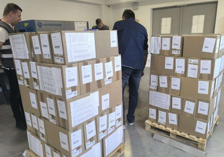 Pravo glasa ima 48.000 birača: Počela distribucija glasačkih listića za glasače iz inostranstvu