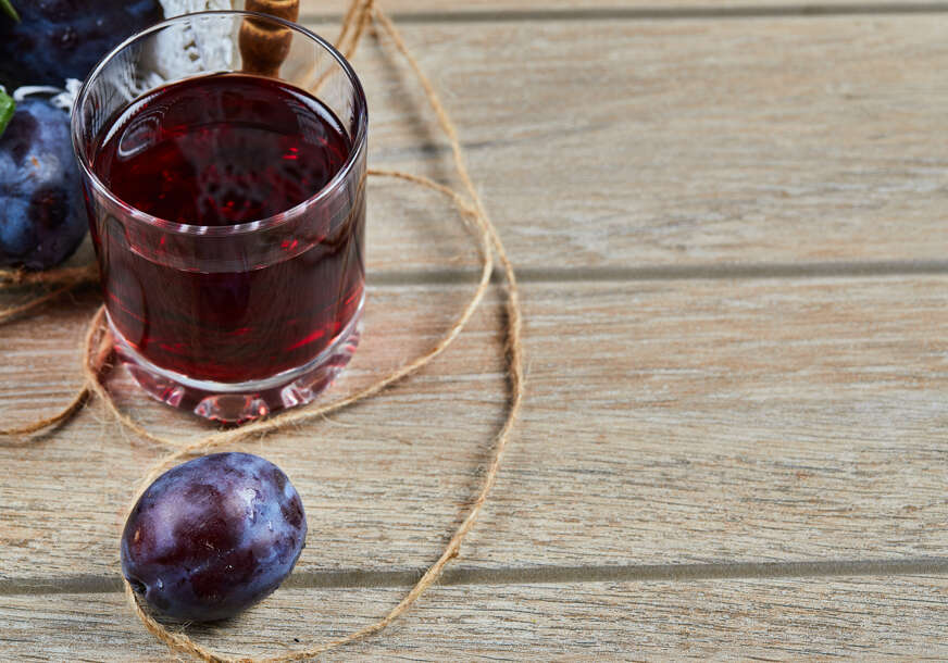 LIKER OD ŠLJIVA Jednostavan recept za piće punog ukusa