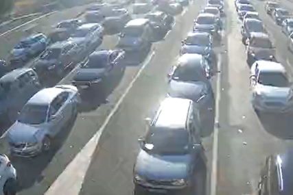 ČEKANJA DUŽA OD 3 SATA Ogromne gužve na granicama, pakao u najavi