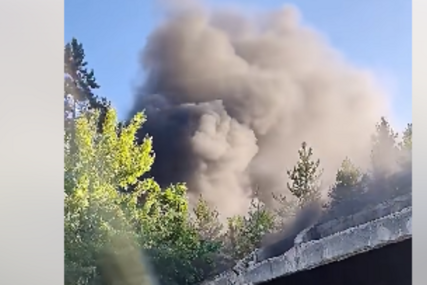 (VIDEO) Vatrogasci na terenu: Gori Titova vila u Bugojnu
