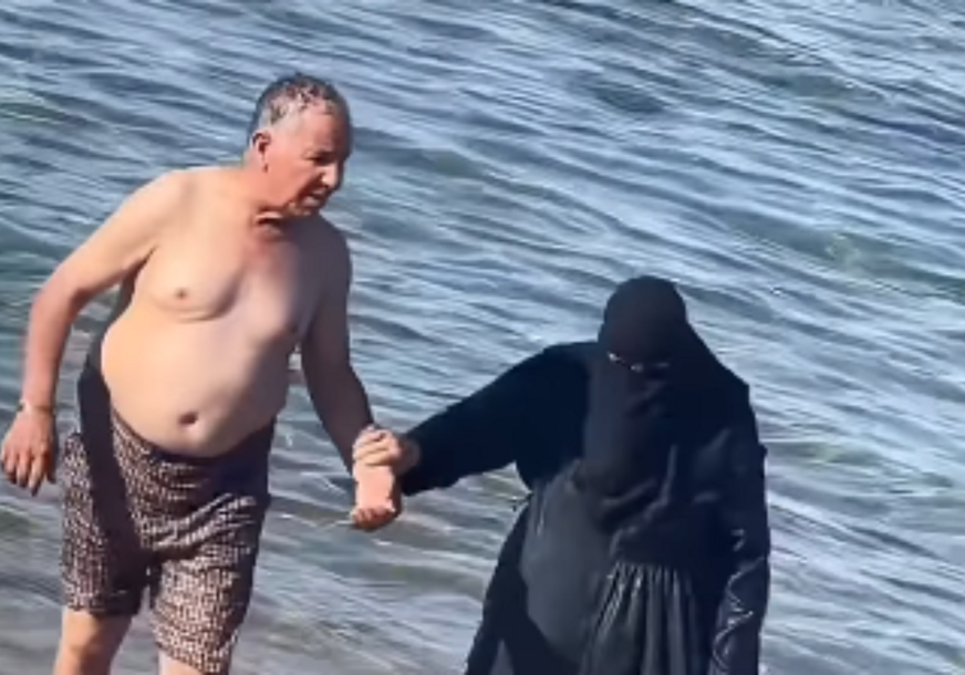 (VIDEO) "On šeta golog stomaka, dok ona NE MOŽE DA DIŠE" Buknula žestoka rasprava na snimak muslimanskog para na plaži