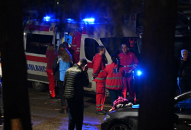 Obrušila se kuća: Jedna osoba ZAROBLJENA POD RUŠEVINAMA, spasilačke ekipe na terenu