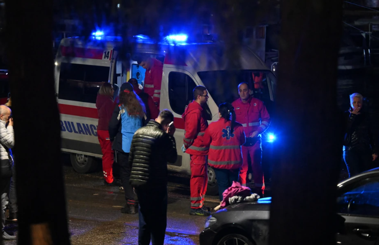 Obrušila se kuća: Jedna osoba ZAROBLJENA POD RUŠEVINAMA, spasilačke ekipe na terenu