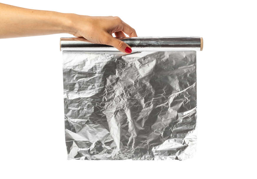 Razlog će vas iznenaditi: Zašto mnogi umotavaju novac u aluminijumsku foliju