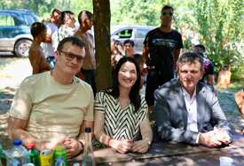 (FOTO) „Divna prilika za druženje i susret sa narodom“ Trivićeva na kotlićijadi sa Blanušom i Božovićem