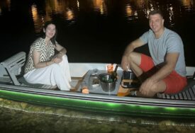 (FOTO) Jelena Trivić sa suprugom uživala na Vrbasu: Dajak je simbol Banjaluke i sve veća atrakcija
