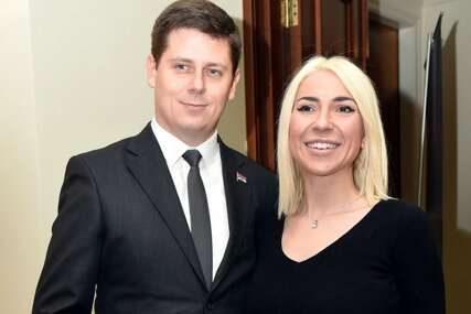 (FOTO) DOK SVI BRUJE O DRAGANOVOJ VJERIDBI, JOVANIN PRVI MUŽ ŽIVI DALEKO OD SRBIJE: Evo gdje je danas Vojislav i kakav odnos ima sa voditeljkom