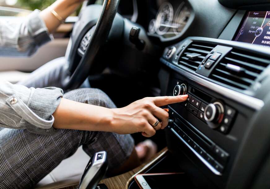 Klima u automobilu može da „proguta“ 4 litre goriva: Šta radite pogrešno i koja je optimalna temperatura