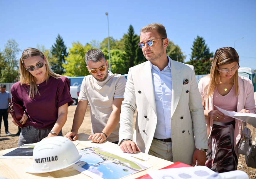 (FOTO)„Neki se pitaju zašto knez Lazar, a ja pitam zašto ne“ Stanivuković poručio da spomenikom baštine i čuvaju istoriju