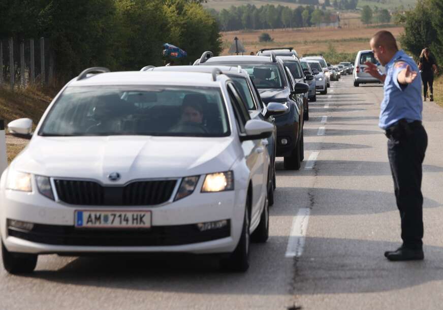 (VIDEO, FOTO) Gužva u Stričićima: Evo koliko košta parkiranje na Kočićevom zboru