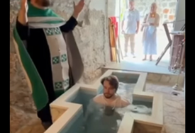 Došao čak iz Amerike: Haris se krstio u manastiru Dajbabe i postao Vasilije