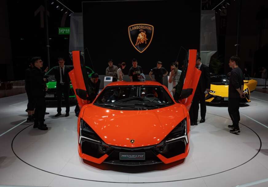 lamborgini revuelto