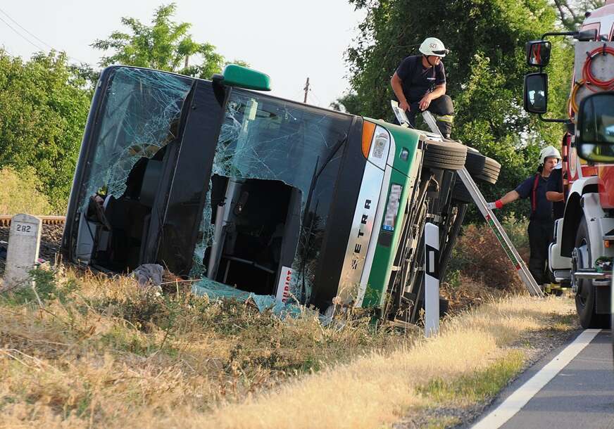 Teška nesreća u Mađarskoj: Nekoliko putnika stradalo u prevrtanju autobusa