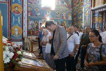 (FOTO) Božović u Janji „U molitvi i zajednici sa vjerujućim narodom“