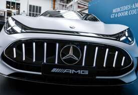 TVRDE DA SU „ŽIGOSANI“ Dvoje vozača tuži "Mercedes" zbog opekotina od logotipa na sjedištima