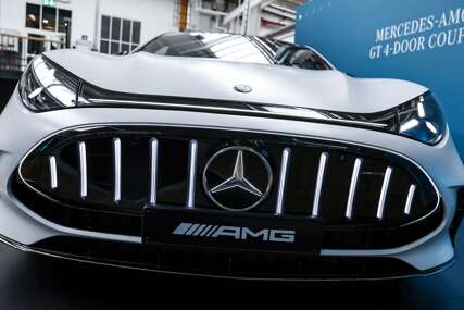 TVRDE DA SU „ŽIGOSANI“ Dvoje vozača tuži "Mercedes" zbog opekotina od logotipa na sjedištima