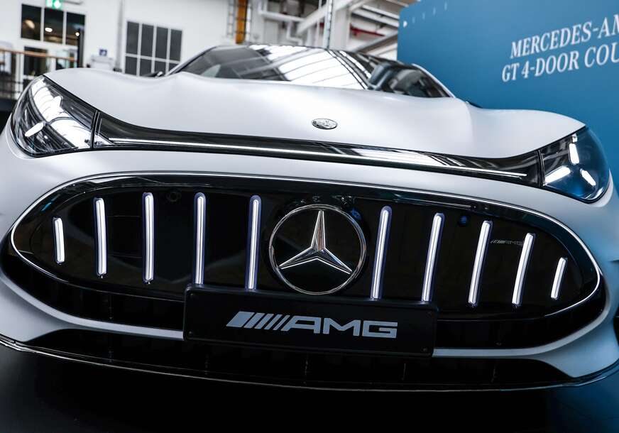TVRDE DA SU „ŽIGOSANI“ Dvoje vozača tuži "Mercedes" zbog opekotina od logotipa na sjedištima