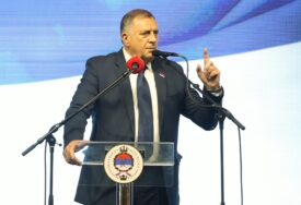 (FOTO) "Republiku Srpsku ste udarili, ALI JE NISTE SLOMILI" Dodik traži da se ponište sve odluke visokih predstavnika