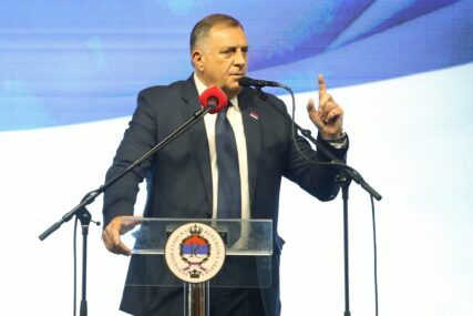 (FOTO) "Republiku Srpsku ste udarili, ALI JE NISTE SLOMILI" Dodik traži da se ponište sve odluke visokih predstavnika