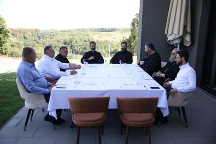 (FOTO) Dodik ugostio vladike „Prilika za razgovor o VAŽNIM pitanjima“